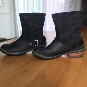 Women’s Black Sorel Slimshortie